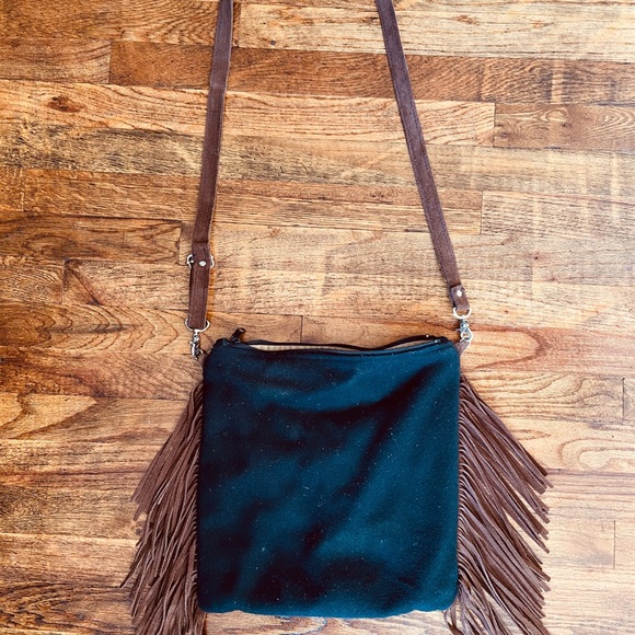 Pre loved fringe bag! SOLD ✅ - Picture 2 of 2